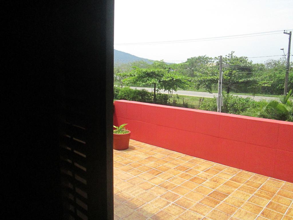 Ubatuba Surf Hostel, Apenas A 60 Metros Da Praia Da Lagoinha! Phòng bức ảnh